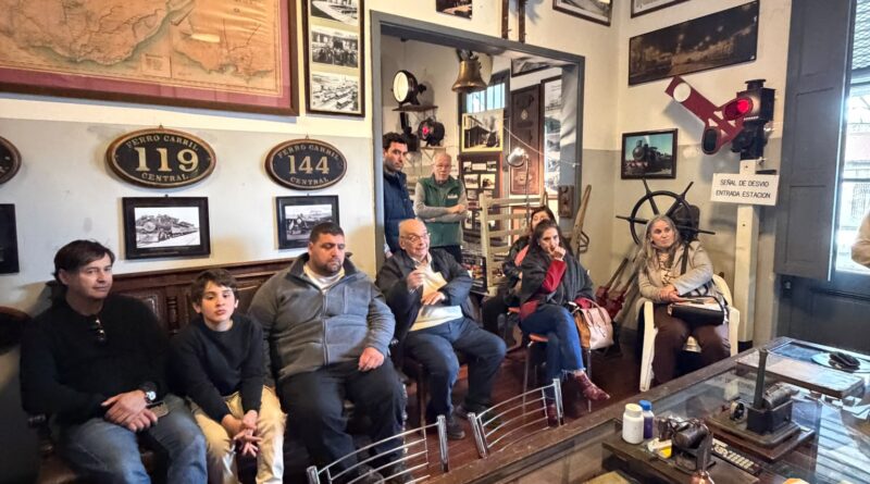 Delegación del Municipio de Cardona visitó el Museo del Ferrocarril de Peñarol