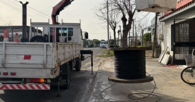 Continúan trabajos para mejorar red lumínica en Cardona