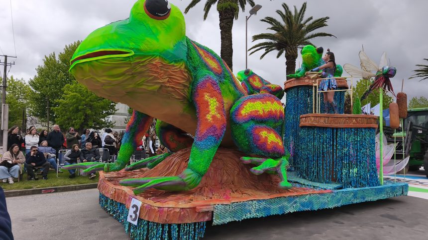 La Carroza No. 3 » Desetancate» (El gran Sapo) ganó el primer premio del Rendez Vous Estudiantil