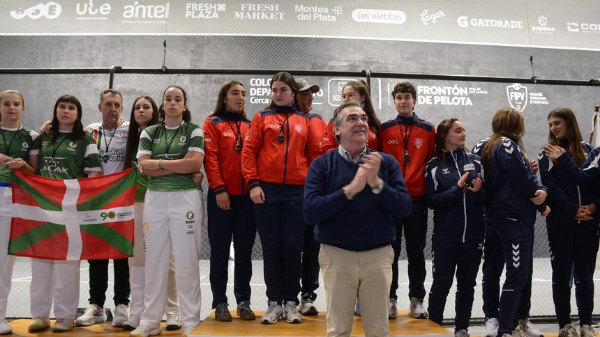 Euskadi y España campeones mundiales  de Jai Alai en el Frontón del Real de San Carlos