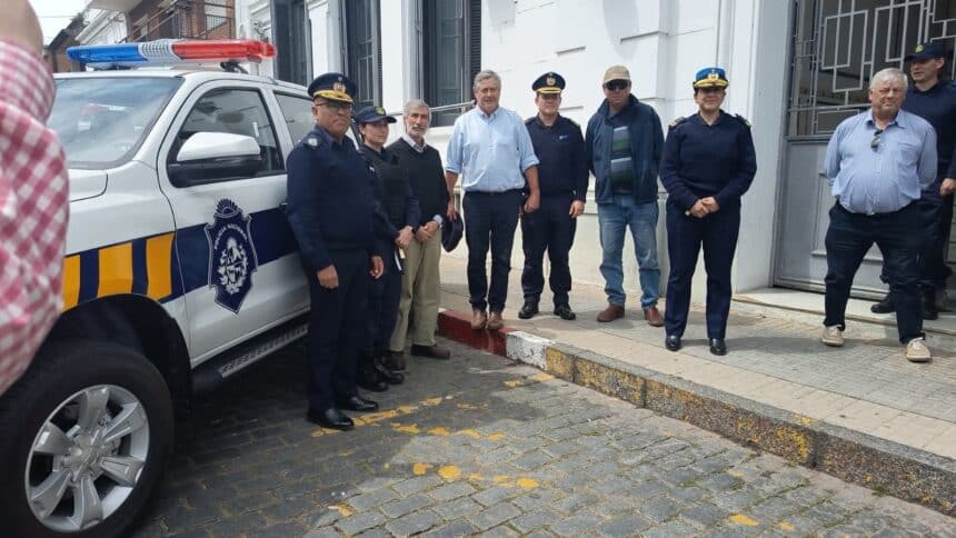 Intendente entregó tres camionetas a Jefatura de Policía de Soriano