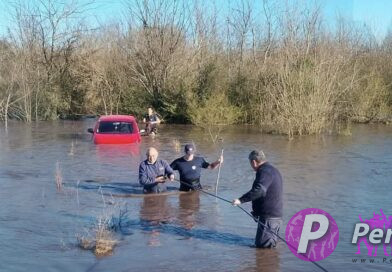 Conductor quedó atrapado en el agua tras querer cruzar la Picada Albertano